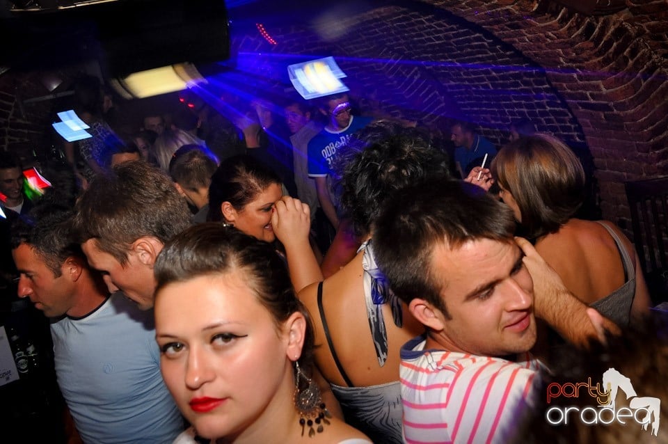 Sâmbătă noaptea în Club Escape, 