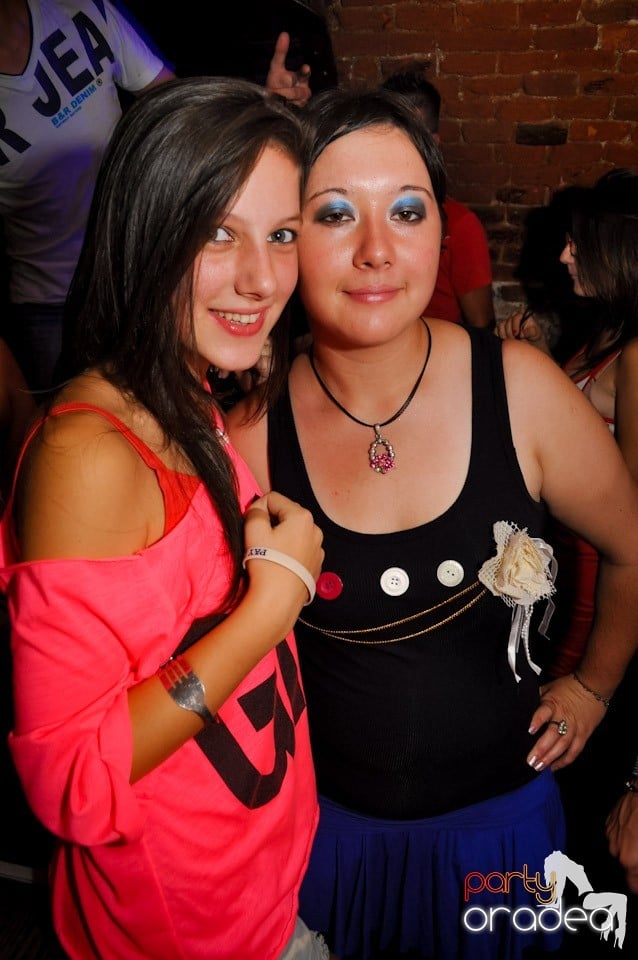 Sâmbătă noaptea în Club Escape,