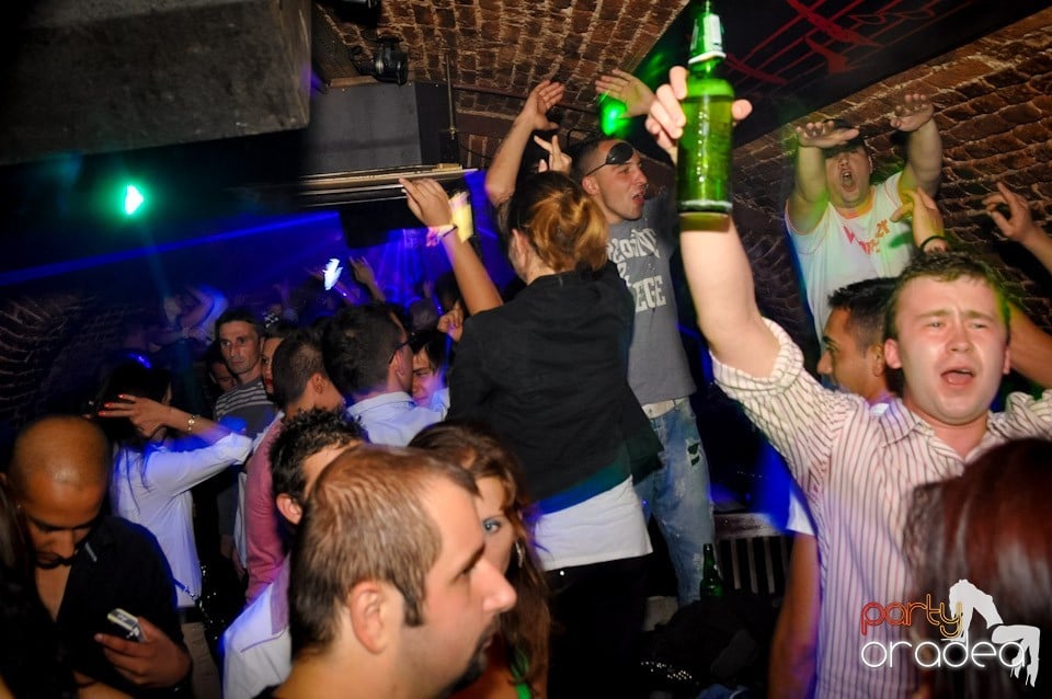 Sâmbătă noaptea în Club Escape, 