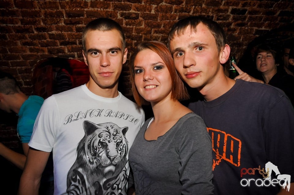 Sâmbătă noaptea în Club Escape,