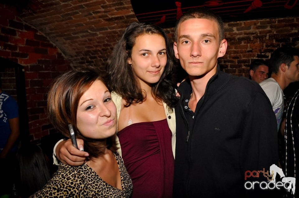 Sâmbătă noaptea în Club Escape,