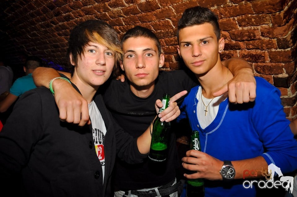 Sâmbătă noaptea în Club Escape,