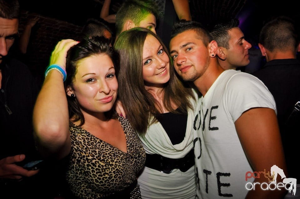 Sâmbătă noaptea în Club Escape,