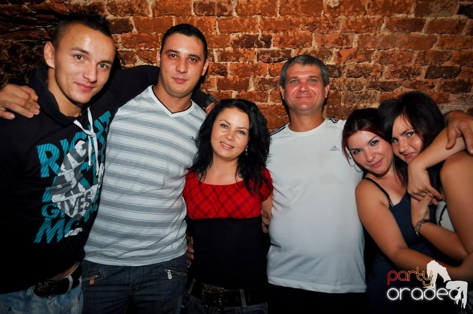 Sâmbătă noaptea în Club Escape,