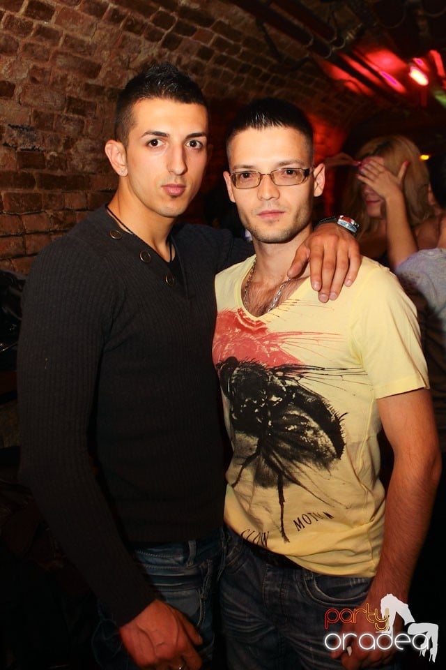 Sâmbătă noaptea în Club Escape,