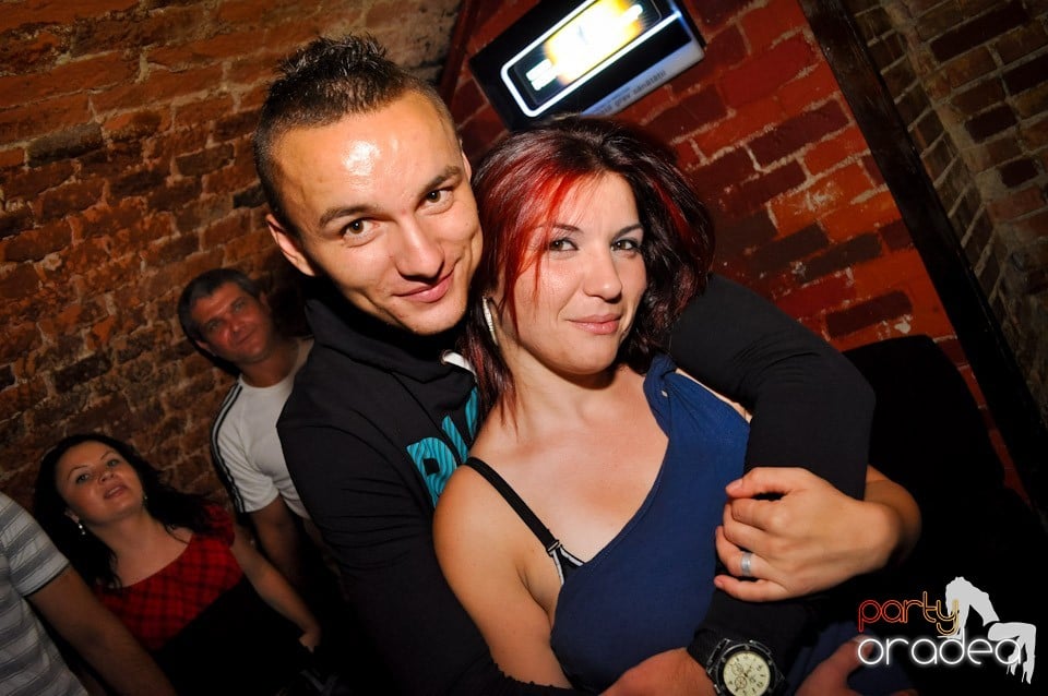 Sâmbătă noaptea în Club Escape,