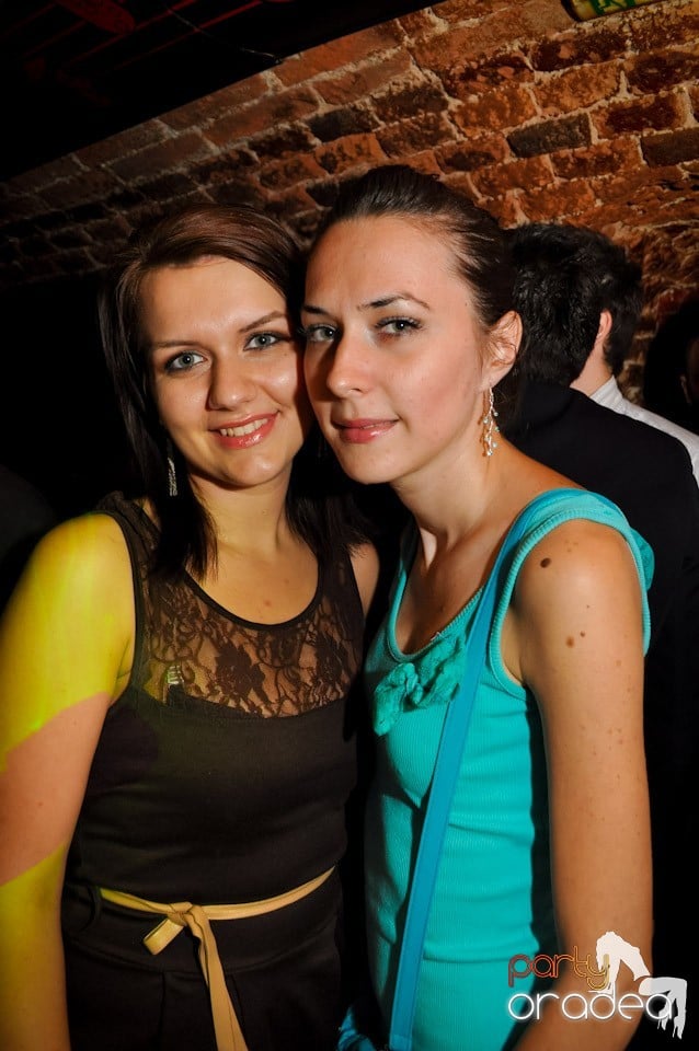 Sâmbătă noaptea în Club Escape,