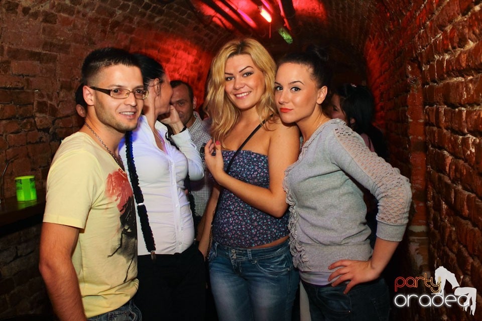 Sâmbătă noaptea în Club Escape,