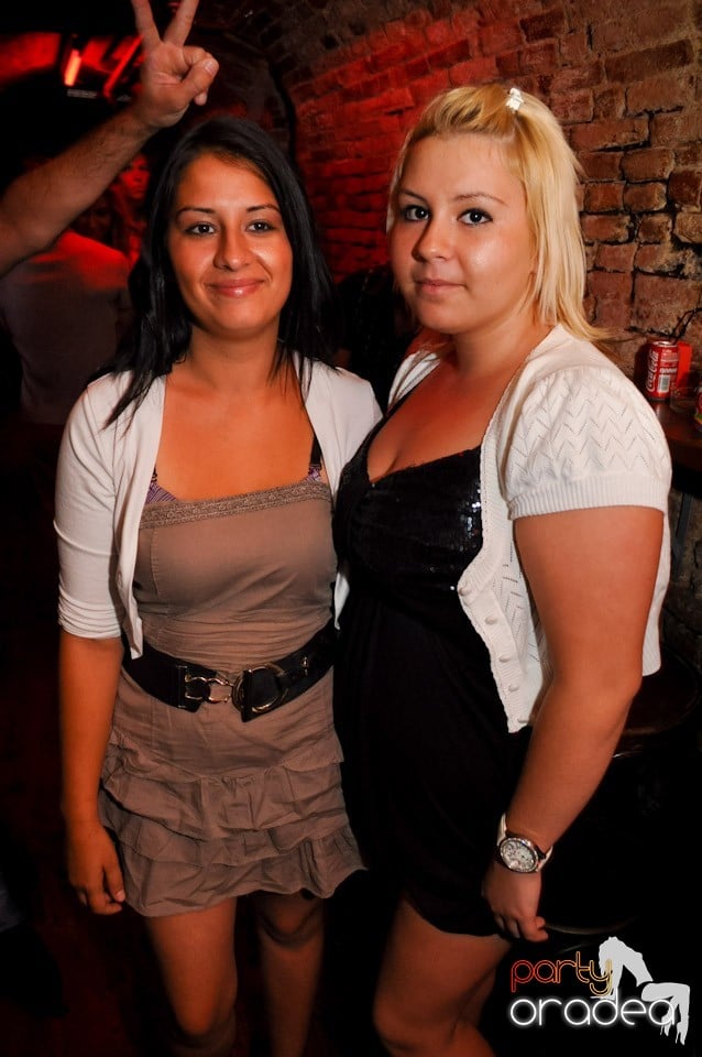 Sâmbătă noaptea în Club Escape,