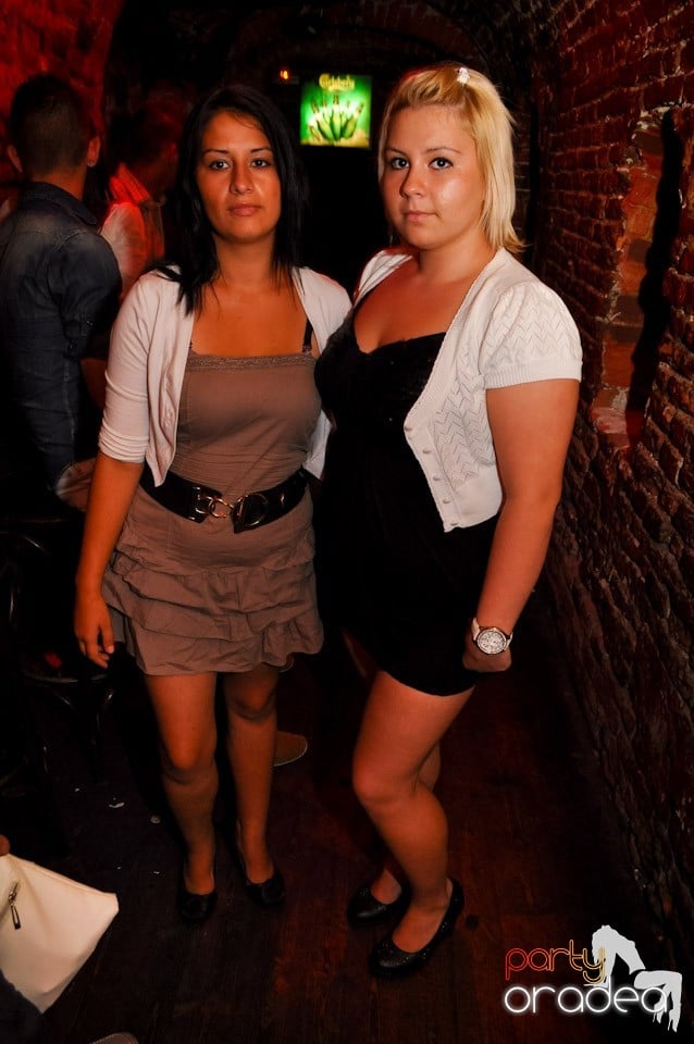 Sâmbătă noaptea în Club Escape,