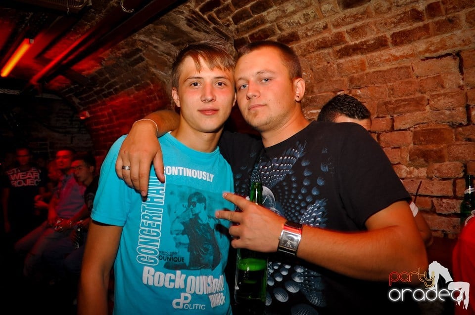 Sâmbătă noaptea în Club Escape,