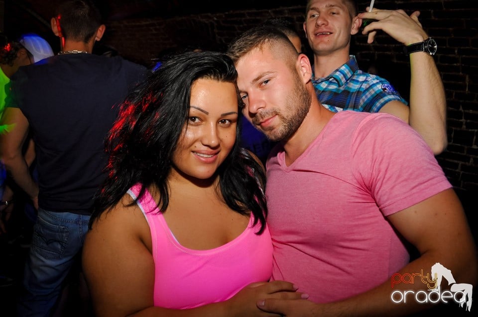 Sâmbătă noaptea în Club Escape,