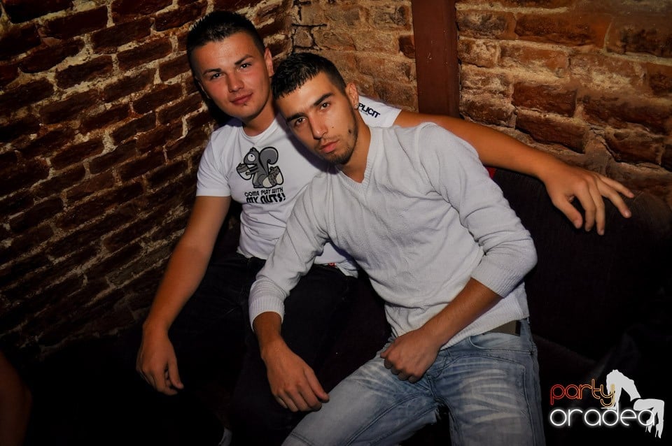 Sâmbătă noaptea în Club Escape,