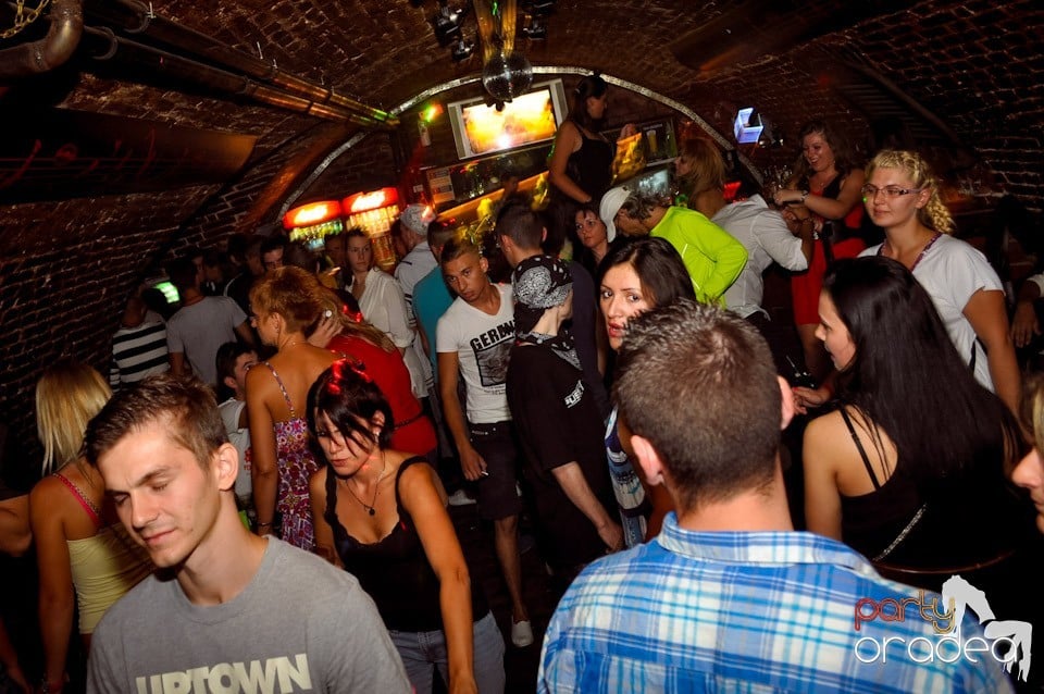 Sâmbătă noaptea în Club Escape,