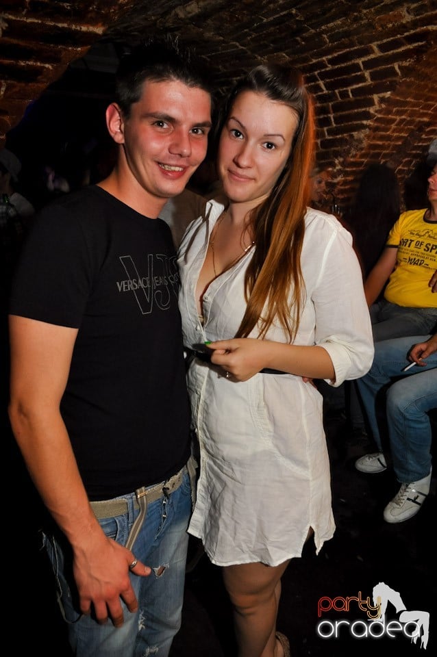 Sâmbătă noaptea în Club Escape,