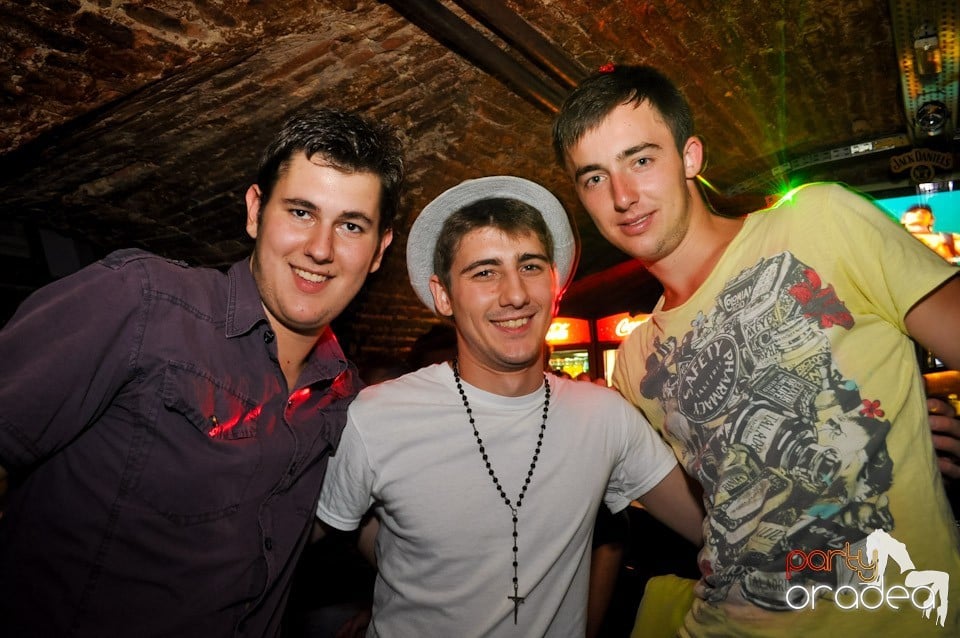Sâmbătă noaptea în Club Escape,
