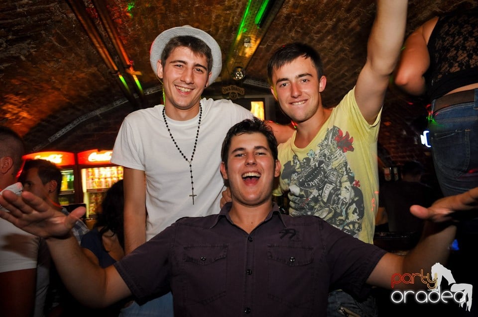 Sâmbătă noaptea în Club Escape,