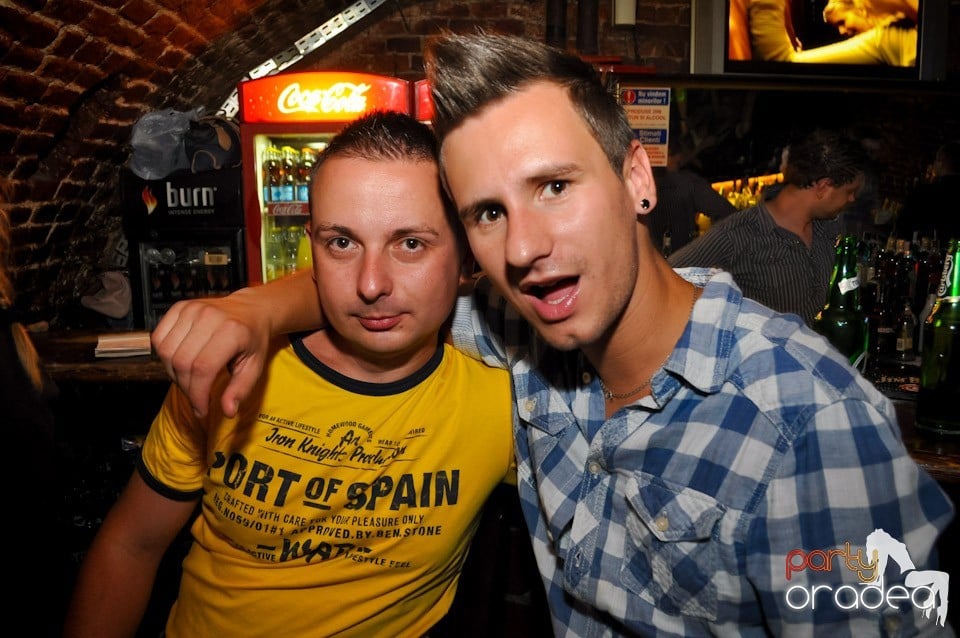 Sâmbătă noaptea în Club Escape,