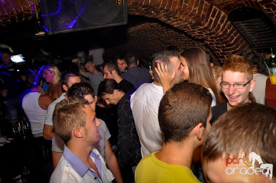 Sâmbătă noaptea în Club Escape,