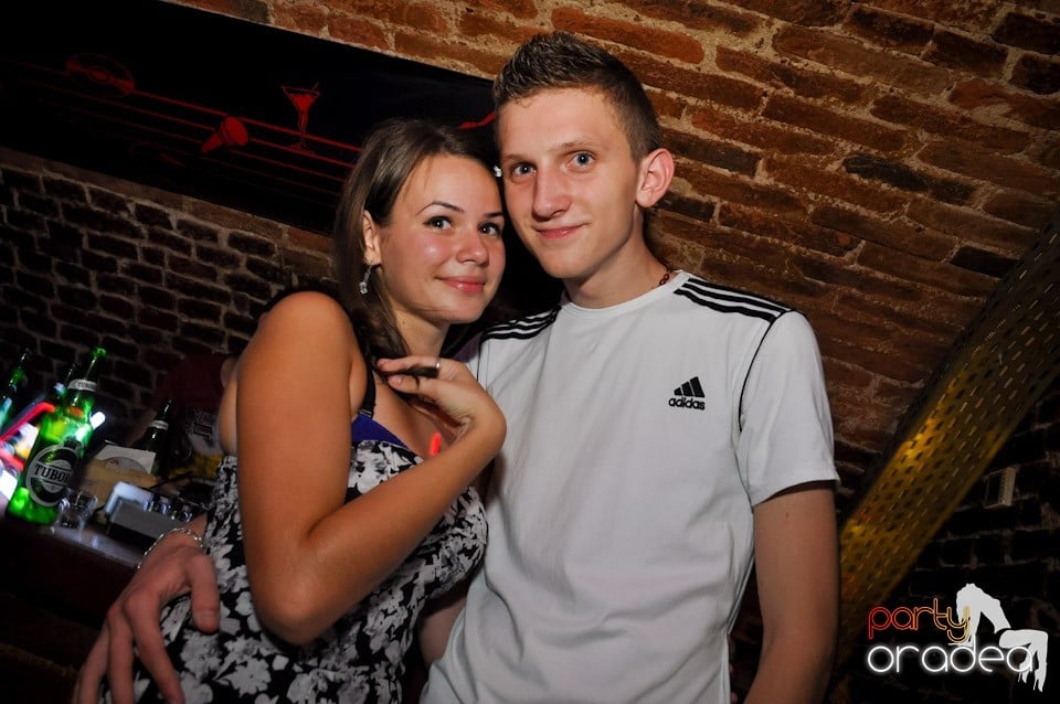 Sâmbătă noaptea în Club Escape,