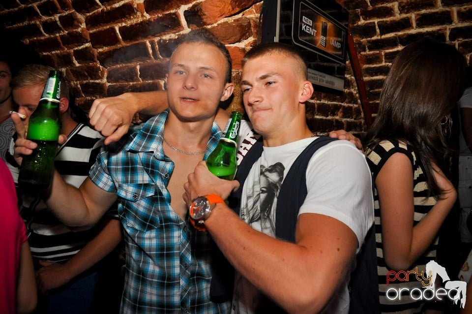 Sâmbătă noaptea în Club Escape,