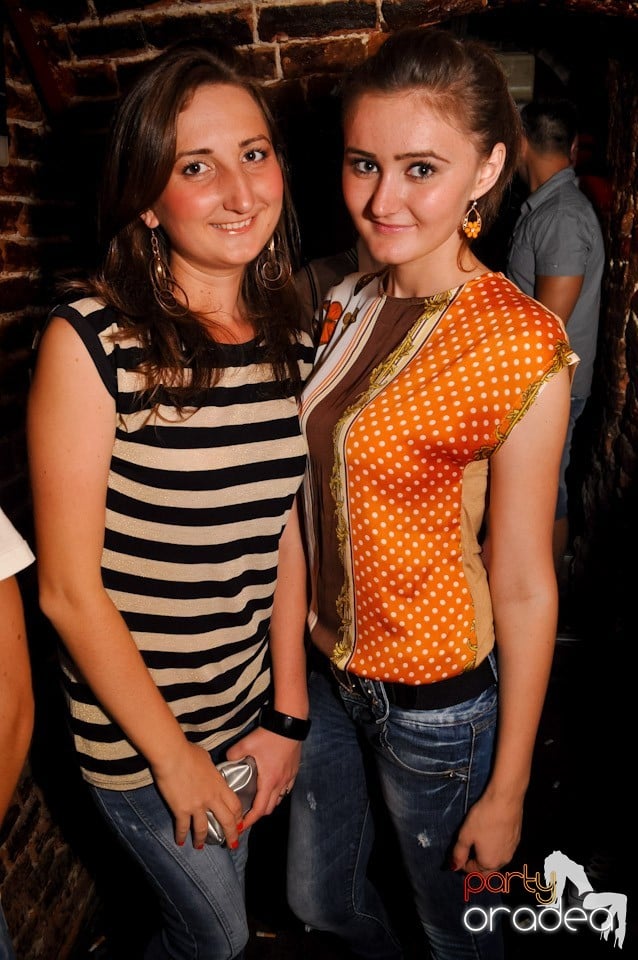 Sâmbătă noaptea în Club Escape,