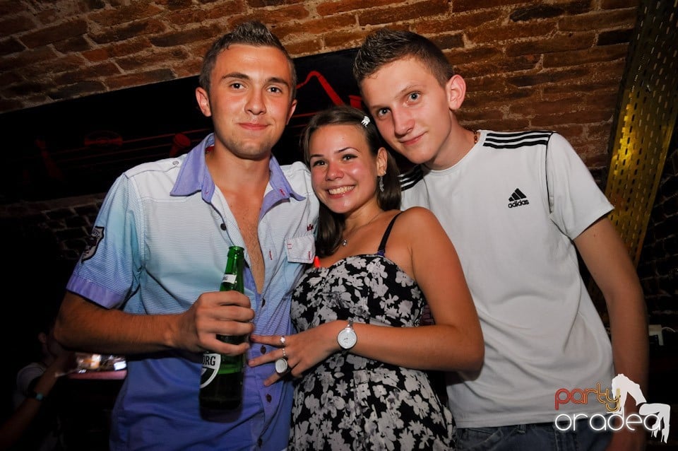 Sâmbătă noaptea în Club Escape,