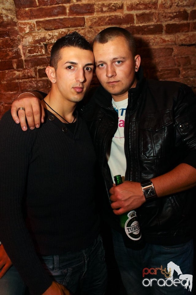 Sâmbătă noaptea în Club Escape,