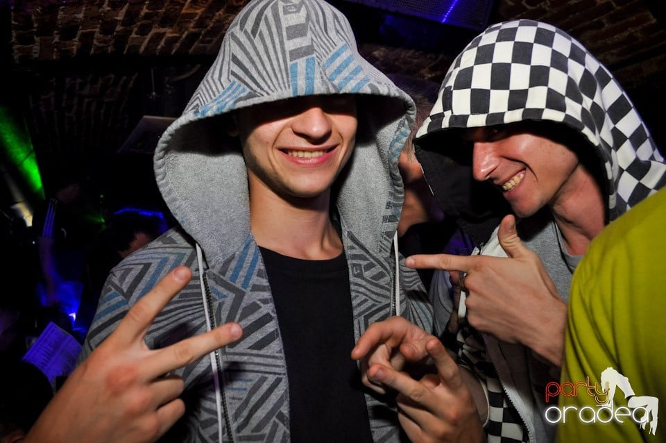 Sâmbătă noaptea în Club Escape,