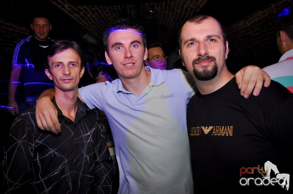 Sâmbătă noaptea în Club Escape,