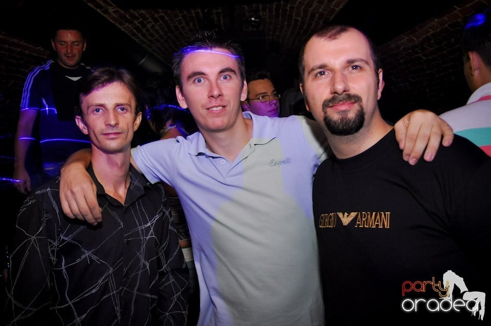 Sâmbătă noaptea în Club Escape, 