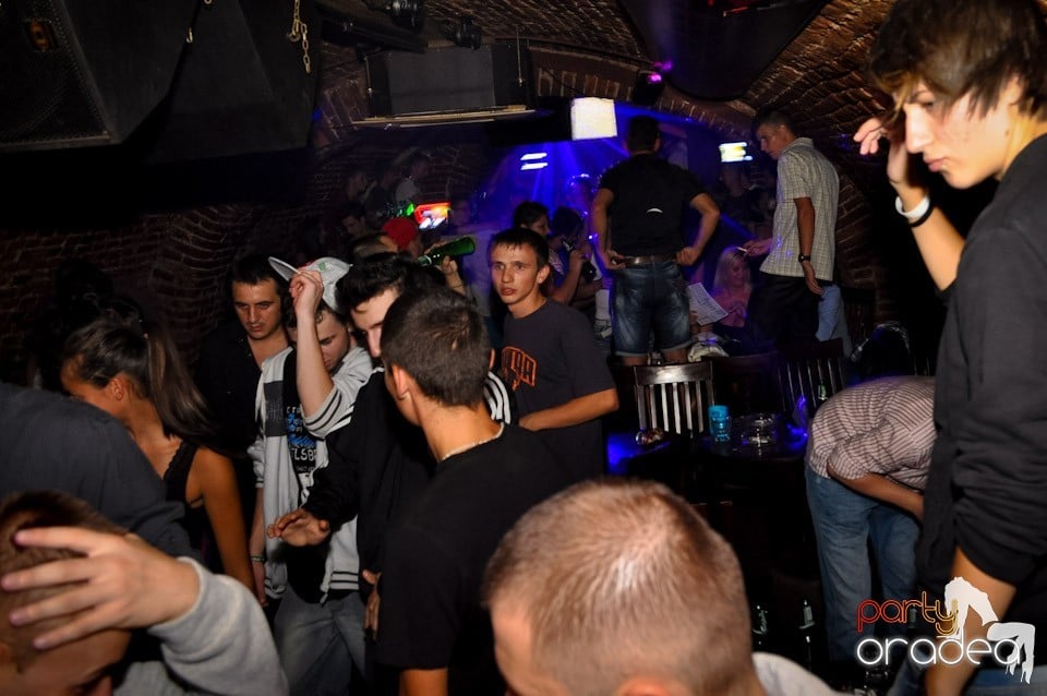Sâmbătă noaptea în Club Escape,