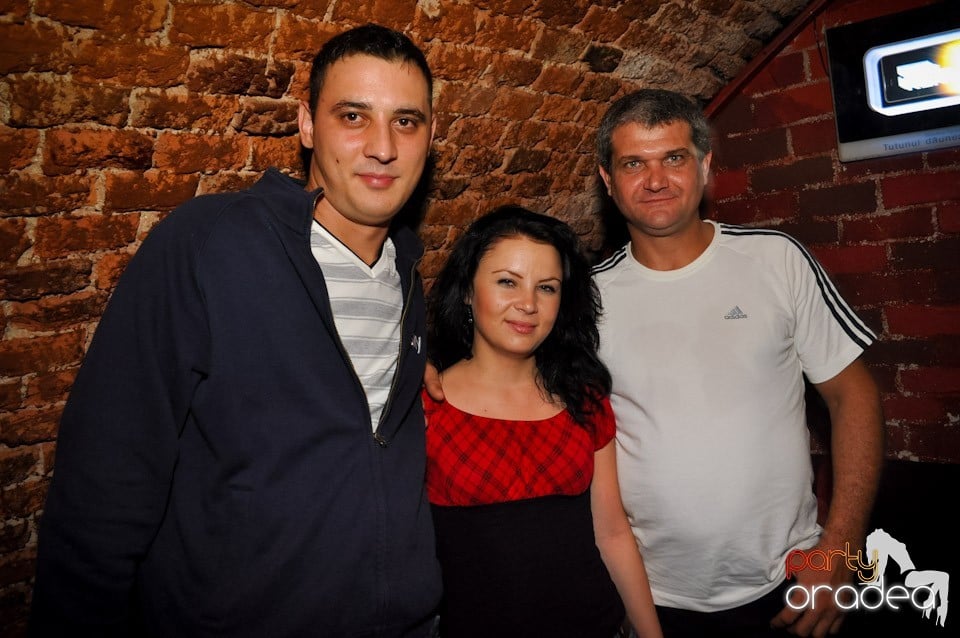 Sâmbătă noaptea în Club Escape,