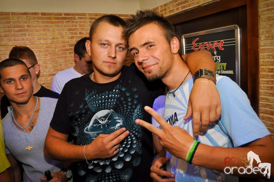 Sâmbătă noaptea în Club Escape,