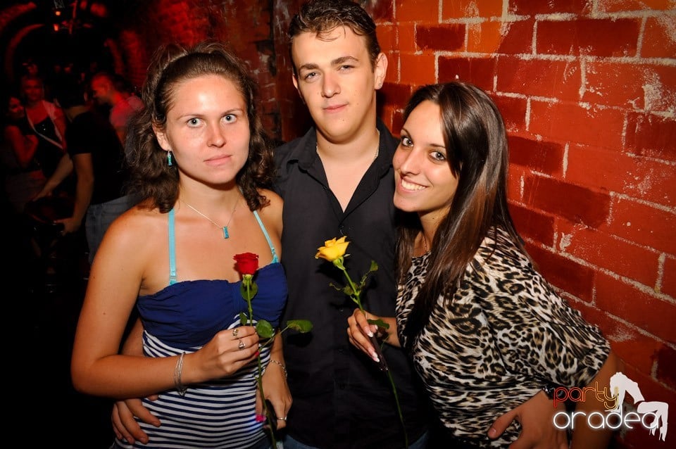Sâmbătă noaptea în Club Escape,