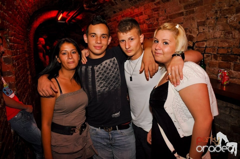 Sâmbătă noaptea în Club Escape,