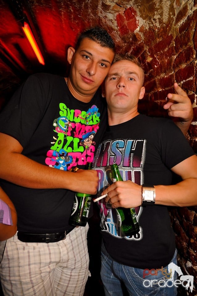 Sâmbătă noaptea în Club Escape,