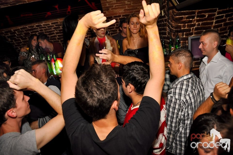 Sâmbătă noaptea în Club Escape,