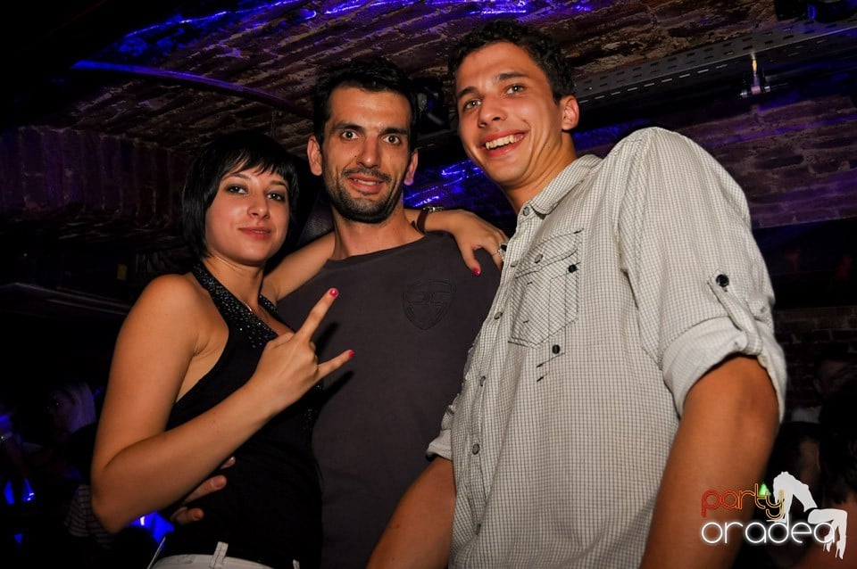 Sâmbătă noaptea în Club Escape,