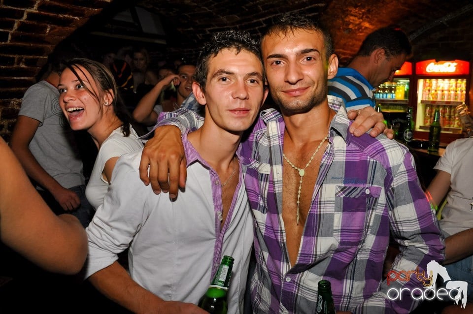 Sâmbătă noaptea în Club Escape,