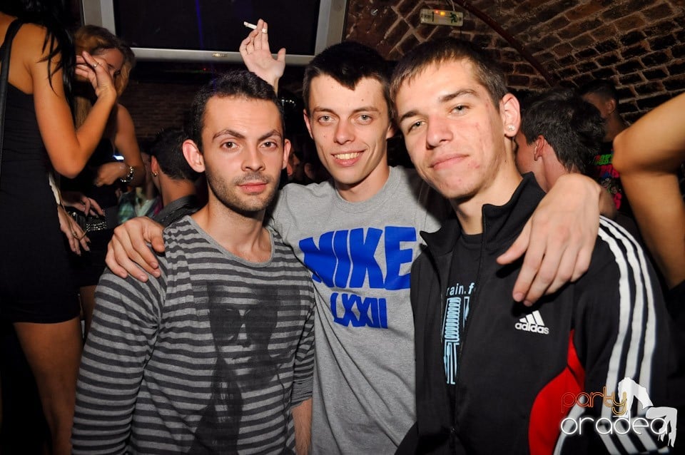 Sâmbătă noaptea în Club Escape,