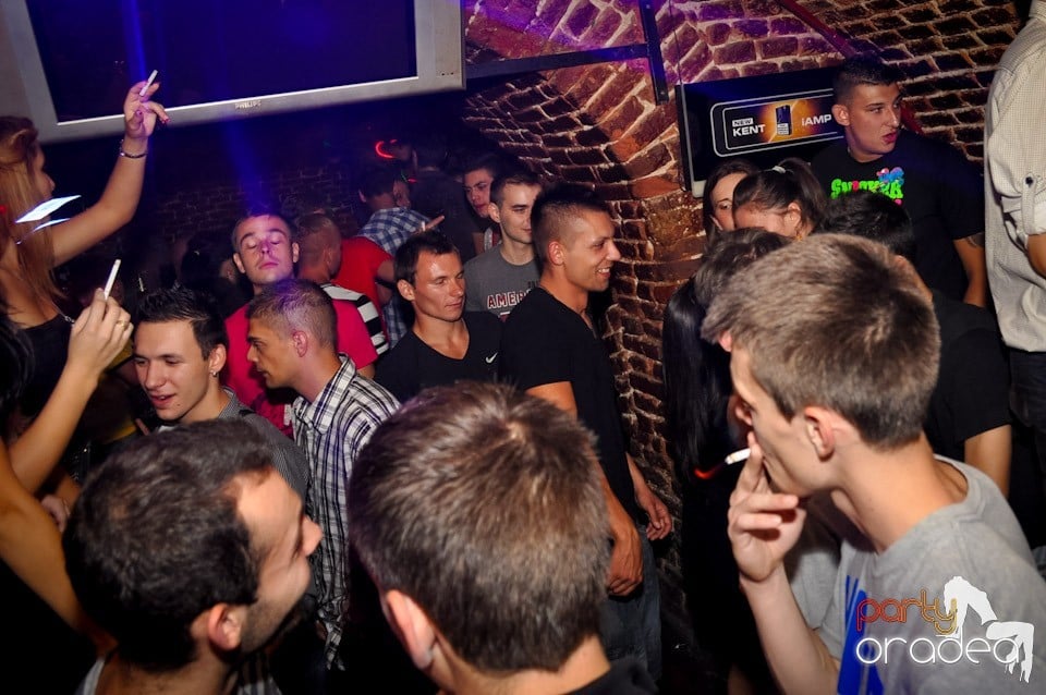 Sâmbătă noaptea în Club Escape,