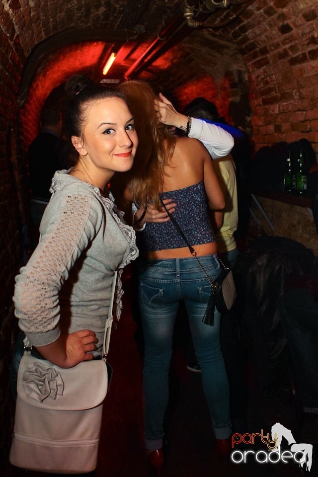 Sâmbătă noaptea în Club Escape,