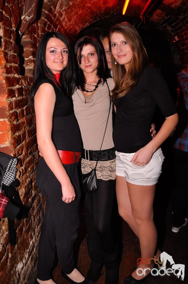 Sâmbătă noaptea în Club Escape,