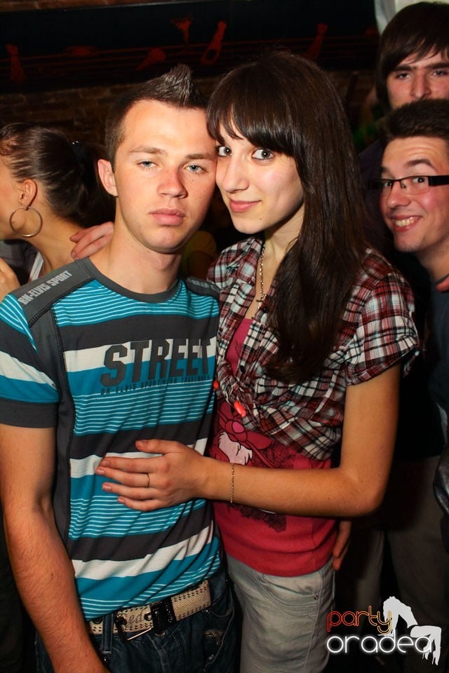Sâmbătă noaptea în Club Escape,