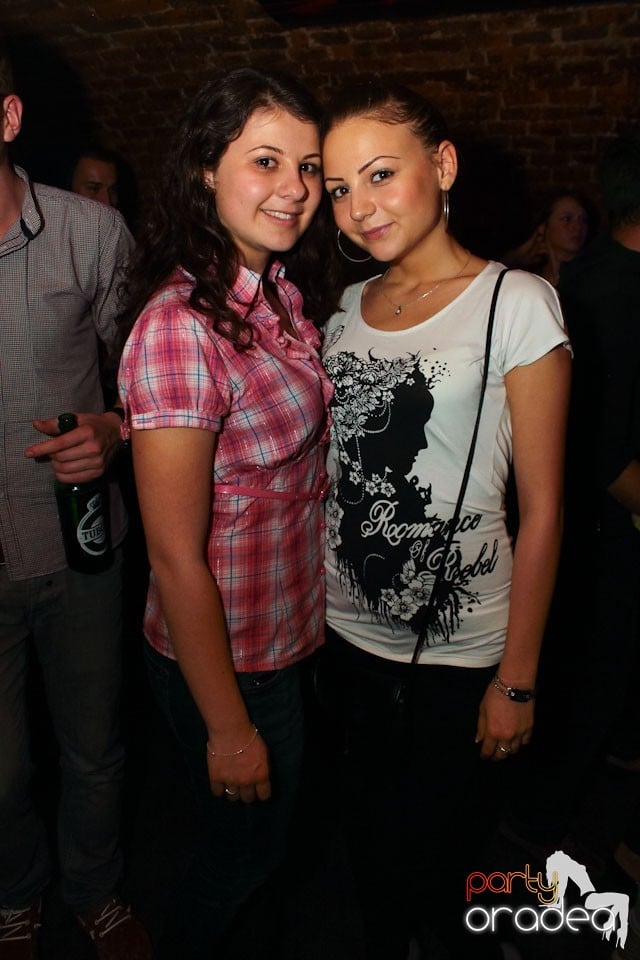 Sâmbătă noaptea în Club Escape,