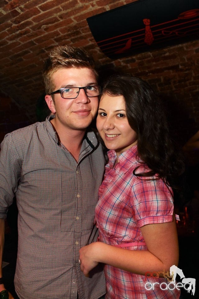 Sâmbătă noaptea în Club Escape,