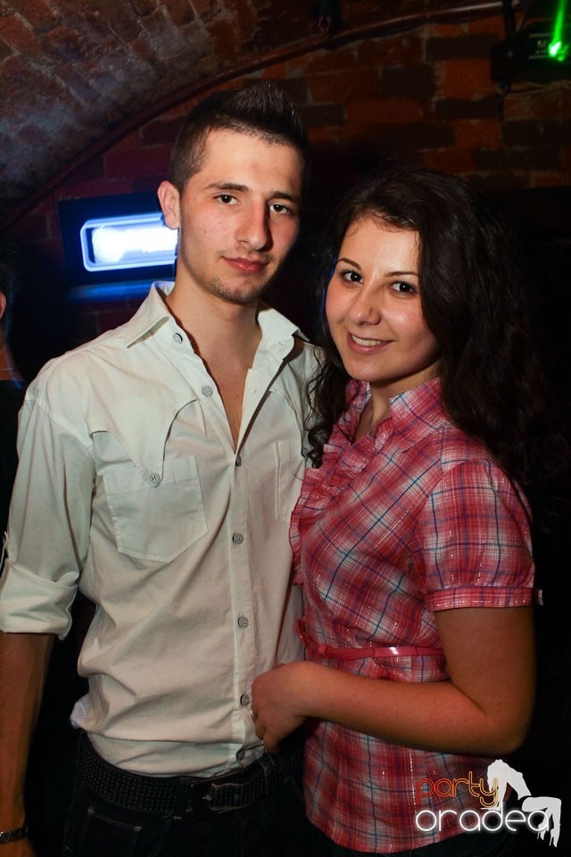 Sâmbătă noaptea în Club Escape,