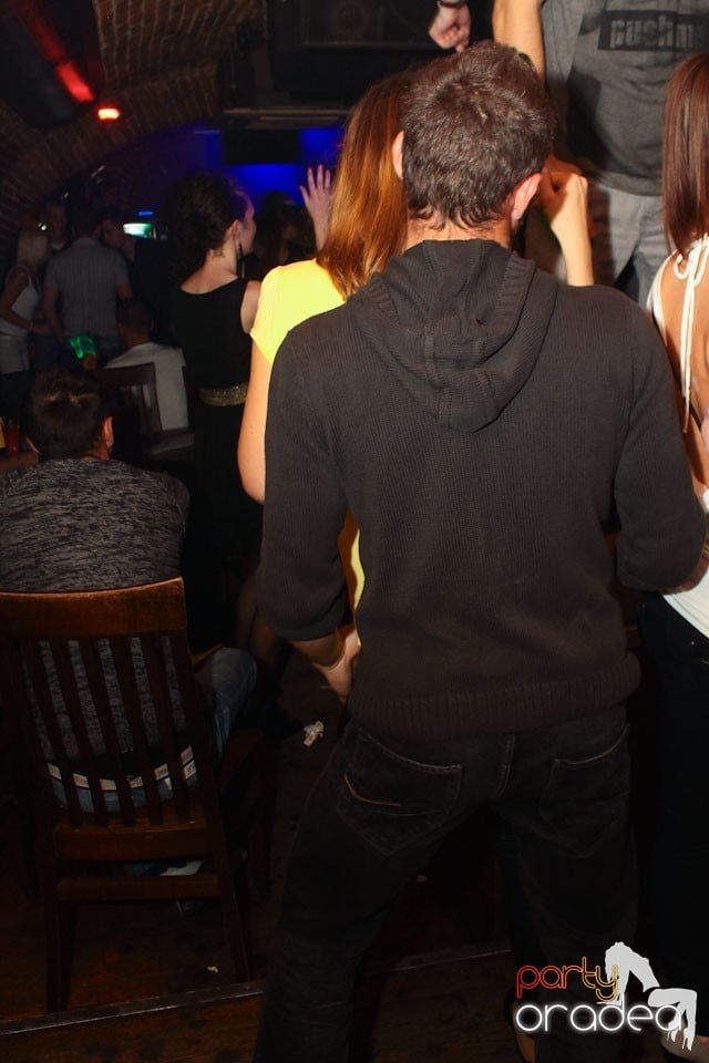 Sâmbătă noaptea în Club Escape,