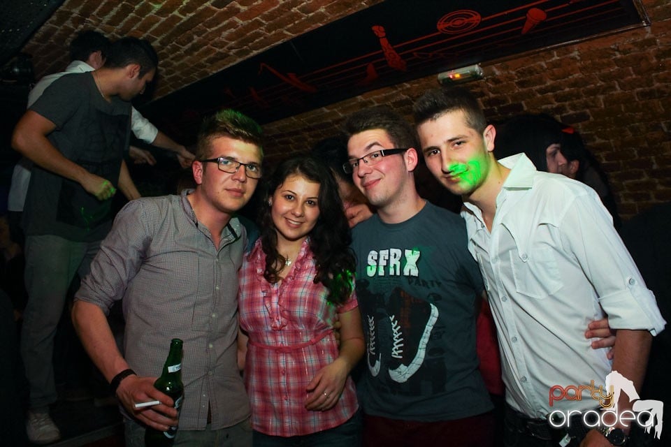 Sâmbătă noaptea în Club Escape,